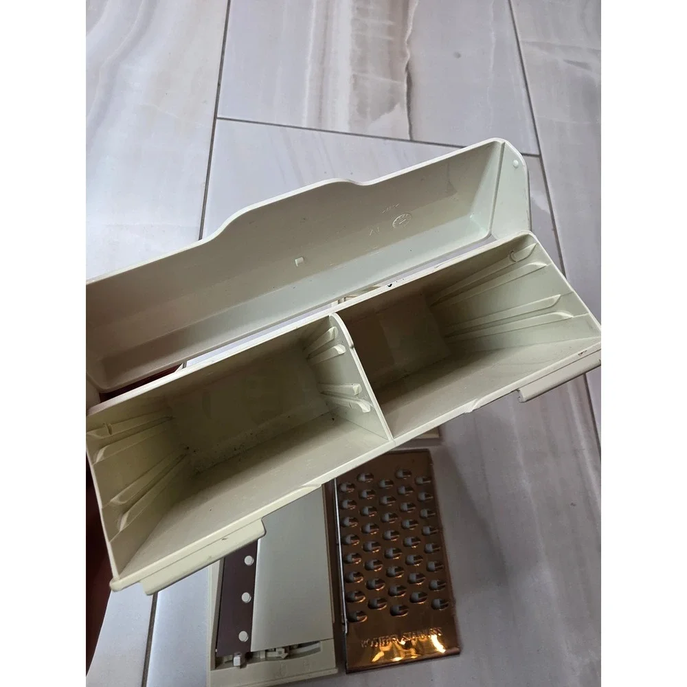 Pampered Chef Ultimate Mandoline Slicer Replacement Blades and‎ Storage Case A2